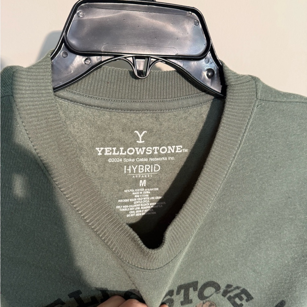 Yellowstone Dutton Ranch Western Graphic Crewneck Sweatshirt - Size Medium - Picture 3 of 4